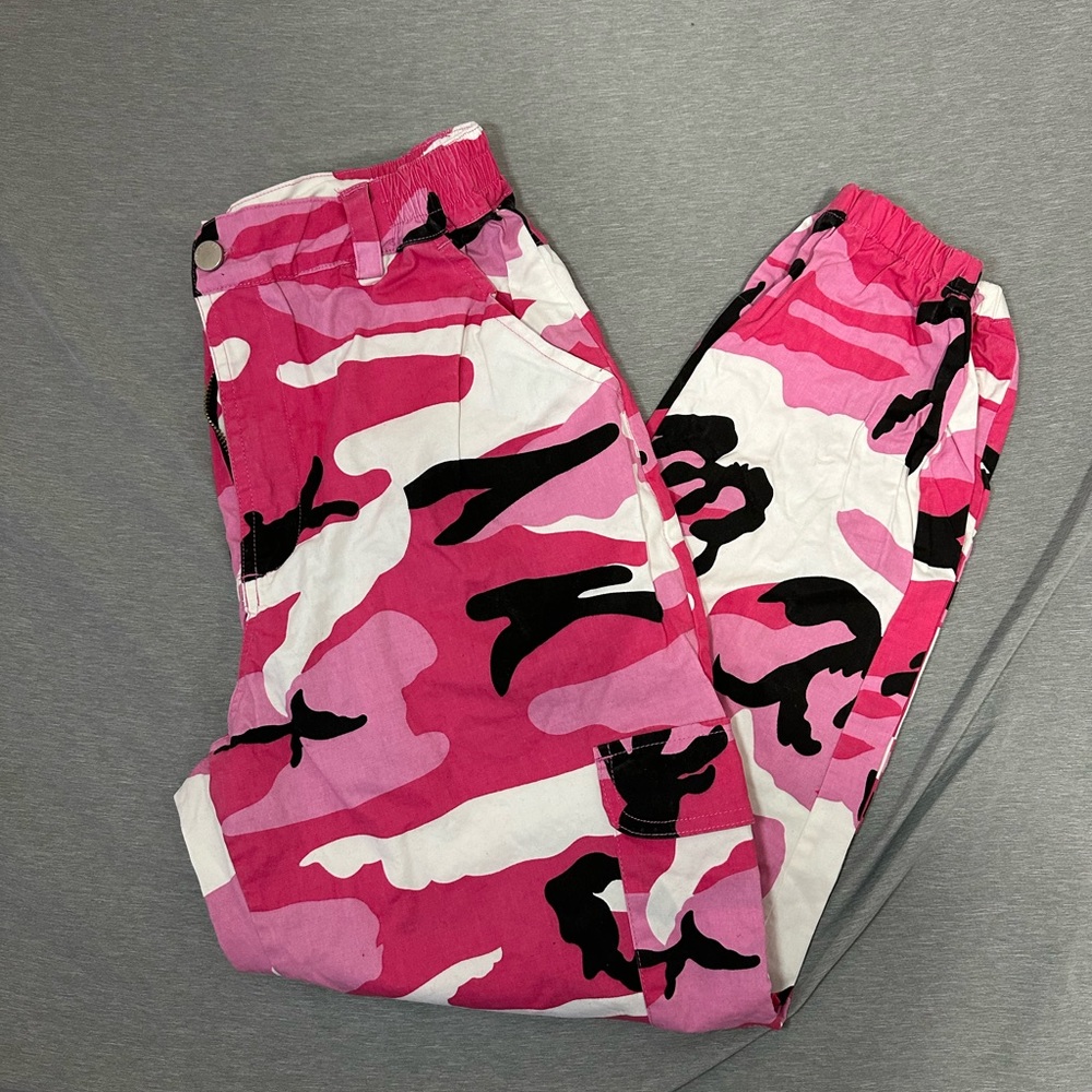 Pink Camo Women’s joggers/ cargo pants